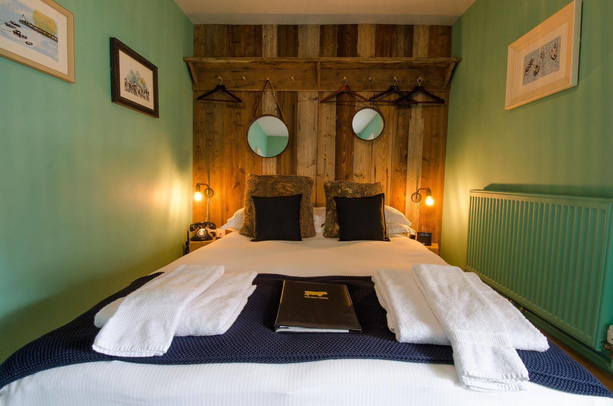 The Bull Hotel Bridport Exterior foto